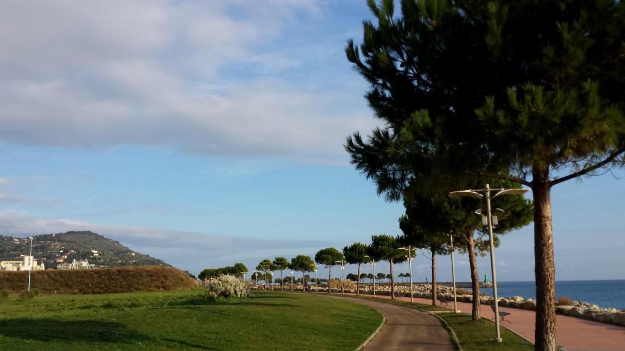 Appartamento Incantevole A 100Metri Dal Mare E Accanto Alla Pista Ciclabile Imperia Ngoại thất bức ảnh